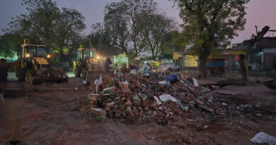 Gandhinagar में बालामपीर दरगाह का सालों पुराना 100 वार का धार्मिक अतिक्रमण हटाया गया