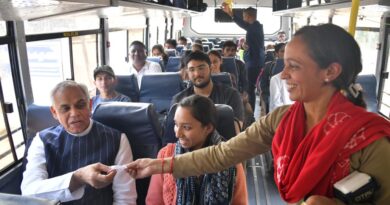 રાજ્યપાલ દેવવ્રતની ગુજરાત રાજ્ય માર્ગ વાહન વ્યવહાર નિગમની બસમાં મુસાફરી