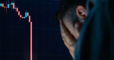 शेयर बाजार में ‘ब्लैक मंडे’: सेंसेक्स 1000 अंक से ज्यादा टूटा, शेयर बाजार में ‘ब्लैक मंडे’: सेंसेक्स 1000 अंक से ज्यादा टूटा, ₹5 लाख करोड़ स्वाहा