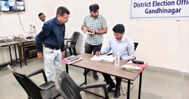 લોકશાહીના મહાપર્વમાં મતદાનની પવિત્ર ફરજ અદા કરવા ગાંધીનગર કલેક્ટર શ્રી રવિન્દ્ર ખતાલેનો નાગરિકોને અનુરોધ