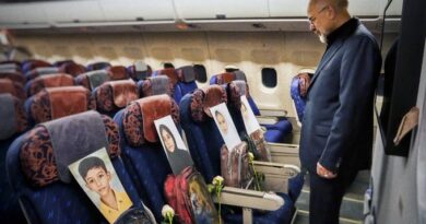 शांति की गुहार: खून से सने स्कूल बैग लेकर इस्लामाबाद पहुंचा ईरानी प्रतिनिधिमंडल, 168 मासूमों की याद में ‘मीनाब 168’ मिशन शुरू शांति की गुहार: खून से सने स्कूल बैग लेकर इस्लामाबाद पहुंचा ईरानी प्रतिनिधिमंडल, 168 मासूमों की याद में ‘मीनाब 168’ मिशन शुरू