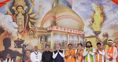 बंगाल में नए युग का आगाज: शुभेंदु अधिकारी ने ली मुख्यमंत्री पद की शपथ, पीएम मोदी ने जनता के सामने झुकाया शीश