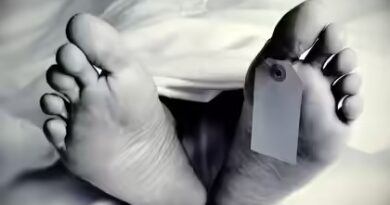 साबरमती रिवरफ्रंट पर तैरता मिला अज्ञात युवक का शव: मची सनसनी, पुलिस ने शव को पोस्टमार्टम के लिए सिविल अस्पताल भेजा, शिनाख्त की कोशिशें तेज