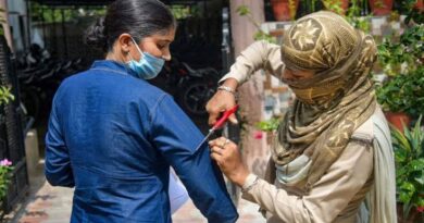 नीट परीक्षा में ड्रेस कोड पर भारी बवाल: अहमदाबाद के सेंटर पर हिजाब और कंठी-धागे को लेकर भिड़े दो गुट