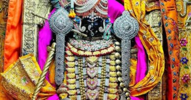 द्वारकाधीश मंदिर में पुरुषोत्तम मास की जन्माष्टमी की धूम: रात 12 बजे गूंजा ‘जय कन्हैया लाल की’, ठाकुर जी को सोने-चांदी के बर्तनों में धराया गया ’56 भोग’
