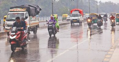 अहमदाबाद में झमाझम बारिश से जनजीवन प्रभावित: पुलिस बनी देवदूत, पानी में फंसे छात्रों और बच्चों को बचाया