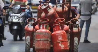 LPG के दामों में बड़ी कटौती: कमर्शियल गैस सिलेंडर ₹183 सस्ता हुआ, घरेलू सिलेंडर की कीमतें स्थिर LPG के दामों में बड़ी कटौती: कमर्शियल गैस सिलेंडर ₹183 सस्ता हुआ, घरेलू सिलेंडर की कीमतें स्थिर
