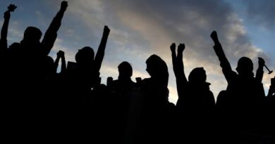 अहमदाबाद के लॉ गार्डन में भारी हंगामा: नीट पेपर लीक और सोनम वांगचुक के समर्थन में सड़क पर उतरे प्रदर्शनकारी, पुलिस ने हिरासत में लिया अहमदाबाद के लॉ गार्डन में भारी हंगामा: नीट पेपर लीक और सोनम वांगचुक के समर्थन में सड़क पर उतरे प्रदर्शनकारी, पुलिस ने हिरासत में लिया